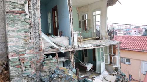 Λέσβος: Μη κατοικήσιμα 17 σπίτια από τους σεισμούς - Συνεχίζονται οι αυτοψίες