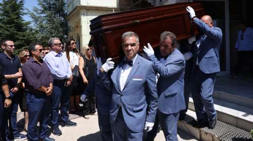 Θεσσαλονίκη: Τελευταίο αντίο στον πρώην διαιτητή Στέλιο Συμεωνίδη - Πλήθος κόσμου στην κηδεία [εικόνες]