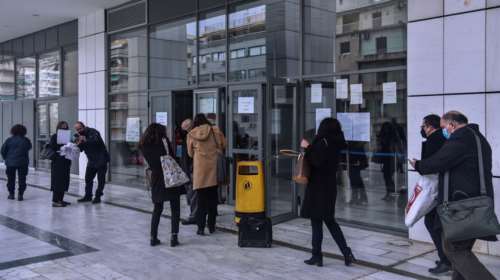 Δίκη Folli Follie: &quot;Έχω καταστραφεί οικονομικά ισόβια, ζούμε με τη βοήθεια φίλων&quot; - Συνεχίζεται η απολογία του υιού Κουτσολιούτσου