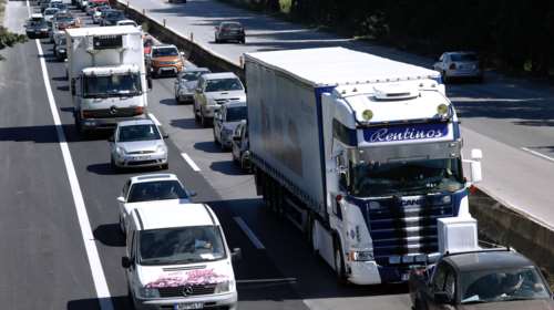 Μποτιλιάρισμα στους δρόμους της Αθήνας – Ακινητοποιήθηκε βυτιοφόρο στην Αττική Οδό