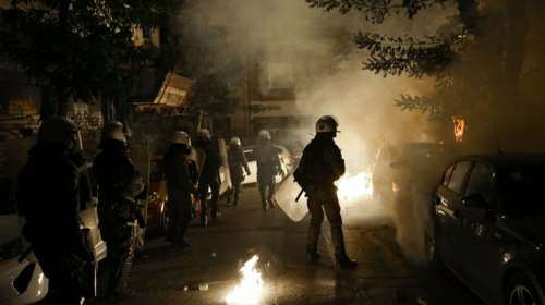 Θεσσαλονίκη: Επίθεση με μολότοφ στο κτίριο της Οικονομικής Αστυνομίας και στην ΟΠΚΕ [Βίντεο]