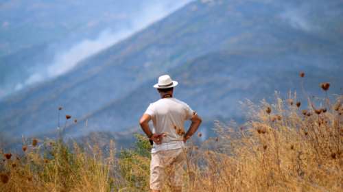 Φωτιά στη Λακωνία: Μαίνεται το μέτωπο στην Ανατολική Μάνη