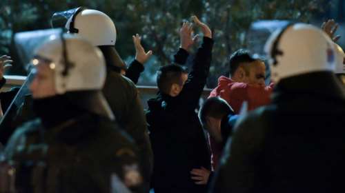 Καμία σύλληψη για τα επεισόδια στου Ρέντη, ελεύθεροι όλοι οι προσαχθέντες - Αγωνία για την ζωή του 31χρονου αστυνομικού