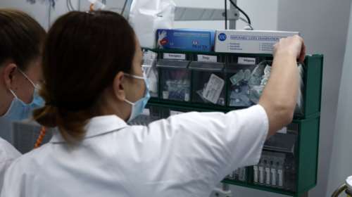 Κορονοϊός: 1605 νέα κρούσματα και 10 θάνατοι -  Ανησυχία για τους διασωληνωμένους που έφτασαν τους 176