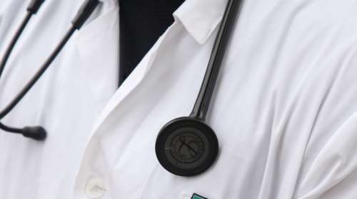 Πώς πιάστηκε στα πράσα ο διευθυντής της καρδιοχειρουργικής στο Ιπποκράτειο για φακελάκι