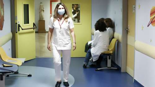 Διασωληνωμένη με εγκεφαλίτιδα 6χρονη: Κρίσιμα τα επόμενα 24ωρα - "Ενώ έτρωγε άρχισε να μην αισθάνεται καλά"