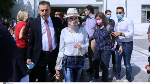 Επίθεση με βιτριόλι: Κύμα συμπαράστασης στην Ιωάννα στο Twitter - &quot;Υποκλινόμαστε στο θάρρος σου κορίτσι μου&quot;