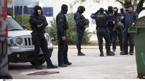 Πολυτεχνειούπολη: &quot;Θα με χτύπαγε με το κατσαβίδι στην καρωτίδα&quot; - Τα πρώτα λόγια της ανθυπαστυνόμου που πυροβόλησε τον Έσκο