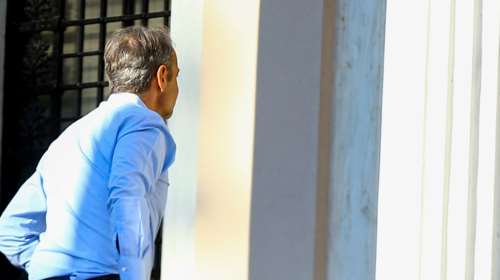 Συναγερμός στην κυβέρνηση μετά το χτύπημα των ΗΠΑ στο Ιράν - Δεκάδες πλοία ελληνικών συμφερόντων στην περιοχή των στενών του Ορμούζ