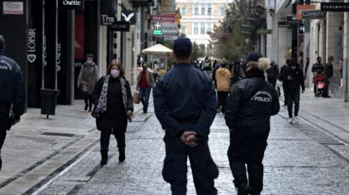 Φόβος για ολικό lockdown: Οι μεταλλάξεις και τα νέα κρούσματα στην Αττική τρομάζουν τους ειδικούς