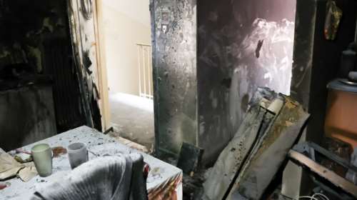 Κολωνός: Διασωληνωμένος στην εντατική ο 5χρονος - Τα δύο σενάρια για την φωτιά που έκανε στάχτη το διαμέρισμα