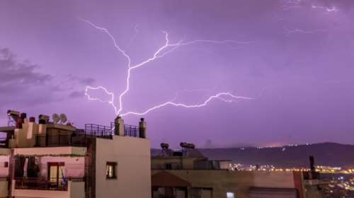 Κακοκαιρία "Θάλεια": Ποιες περιοχές θα πλήξουν τις επόμενες ώρες ακραία καιρικά φαινόμενα [χάρτες]