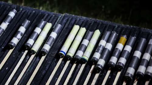 Καλύβια: Άνδρας ακρωτηριάστηκε στα δάχτυλα από βεγγαλικά το βράδυ της Ανάστασης – Πέντε τραυματίες στην Αττική