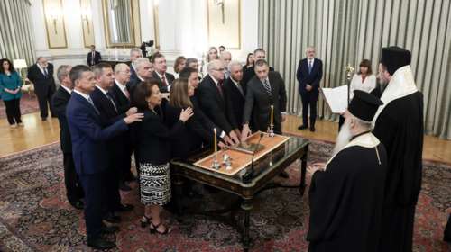 Ορκίστηκε η υπηρεσιακή κυβέρνηση - Δύο υπουργοί με πολιτικό όρκο - Οι πρώτες δηλώσεις [εικόνες - βίντεο]