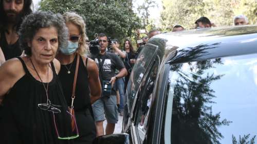 Πρώτη ανάρτηση της Μαργαρίτας Θεοδωράκη: &quot;Με τσιμπούν και μου ρουφούν το αίμα αδυσώπητα τσιμπούρια&quot;