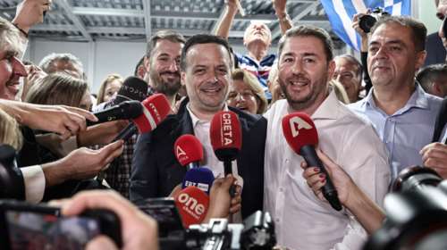 Νέο γκάλοπ για τις εκλογές στο ΠΑΣΟΚ: Μάχη στήθος με στήθος για Ανδρουλάκη και Δούκα - Τρίτη η Διαμαντοπούλου