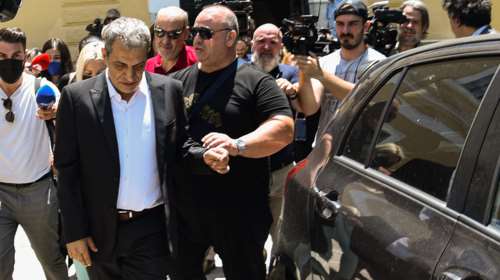 Θέμης Αδαμαντίδης: Ελεύθερος με περιοριστικούς όρους - Δεν μπορεί να πλησιάσει τη σύντροφό του στα 100 μέτρα