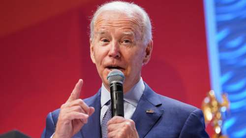 Νέα γκάφα από τον Μπάιντεν: Έψαχνε στο ακροατήριο βουλευτή που σκοτώθηκε σε τροχαίο [βίντεο]