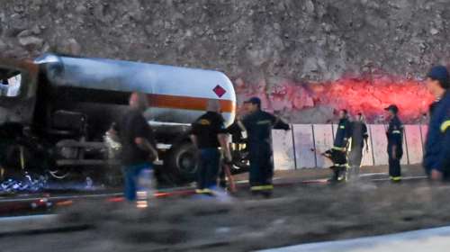 Φωτιά στο βυτιοφόρο: Γιατί έμεινε 7 ώρες κλειστή η Αθηνών-Κορίνθου - &quot;Καμία έκπτωση σε θέματα ασφάλειας&quot;