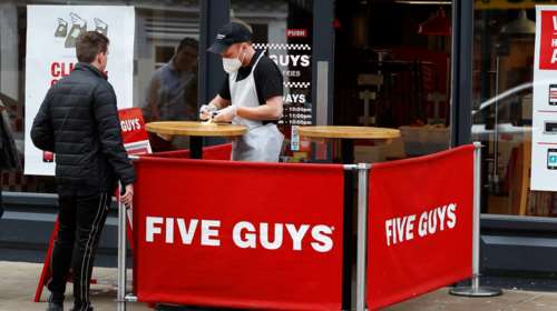 Ανησυχία από νέα έρευνα: Με λίγο ...αεράκι τα σταγονίδια σάλιου με κορονοϊό μεταφέρονται ως 5,5 μέτρα