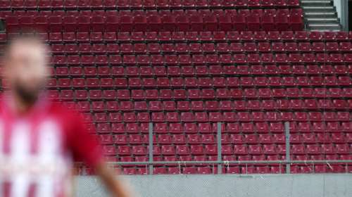 Εντολή Μητσοτάκη: Ανακαλείται η απόφαση για φιλάθλους στα γήπεδα