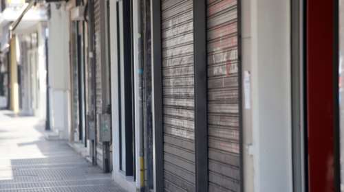 Ο κορονοϊός &quot;ξανακλείνει&quot; την Ευρώπη: Επανέρχονται lockdown, κλειστά μαγαζιά και περιορισμοί