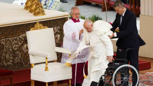 Ιταλία: Σταθερή η κατάσταση του πάπα Φραγκίσκου, σύμφωνα με το Βατικανό