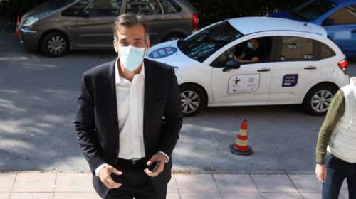 Προς τετραψήφιο αριθμό κρουσμάτων σήμερα - Οι ανησυχητικές δηλώσεις Αρκουμανέα