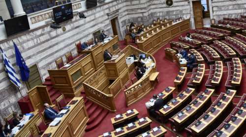 Στην Ολομέλεια της Βουλής το νομοσχέδιο για την οπαδική βία - Τροπολογίες για αγροτικό ρεύμα και κατώτατο μισθό