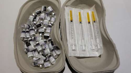 Γαλλία: Ανακοινώνει αναμνηστικές δόσεις εμβολίων για όλους τους ενήλικους