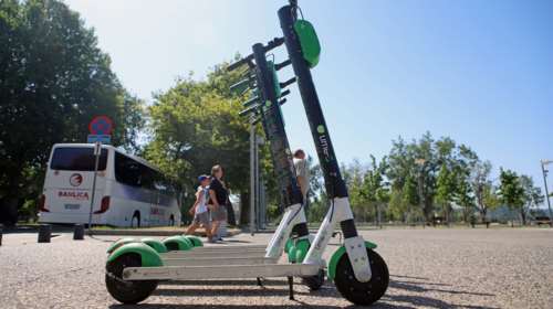 Στο ΚΑΤ ο 15χρονος μετά το τροχαίο: "Θα τον ξυπνήσουν σήμερα, έχω αγωνία να μάθω ότι άνοιξε τα ματάκια του" λέει η μητέρα του