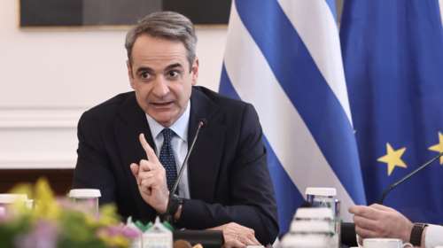 Το Μαξίμου βάζει φρένο στην παροχολογία και βγάζει κίτρινη κάρτα στους υπουργούς που πλειοδοτούν