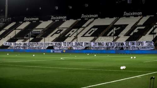 Απίστευτο: Αντικυβερνητικά και υβριστικά πανό παραλίγο να τινάξουν στον αέρα τον αγώνα ΠΑΟΚ-Ολυμπιακός [εικόνες]