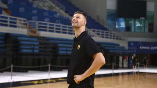 Στέφαν Γέλοβατς: Αγωνία για τον σέντερ της ΑΕΚ - Δίνει μάχη για να κρατηθεί στη ζωή μετά το εγκεφαλικό