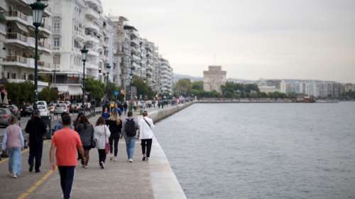 Κορονοϊός: Επέλαση του ιού στη Θεσσαλονίκη με 409 κρούσματα - 436 στην Αττική, 159 στη Λάρισα