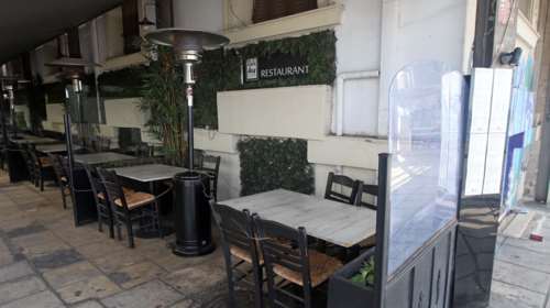 Πώς θα λειτουργούν εστιατόρια, καφέ και μπαρ - Χωρίσματα, αντισηπτικά και μάσκες [Βίντεο]