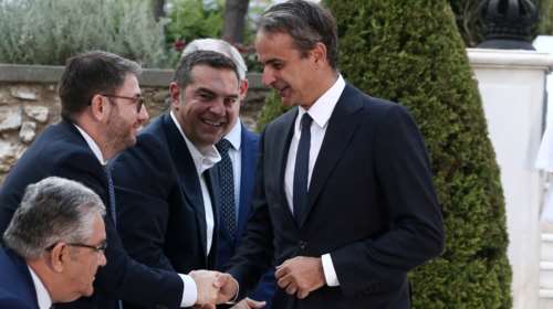 Μεγαλώνει η απόσταση ΝΔ - ΠΑΣΟΚ: Γιατί ο Μητσοτάκης κόβει τις γέφυρες με Ανδρουλάκη