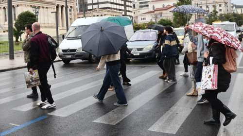 Τα καπρίτσια του καιρού: Μπόρα στην Αττική - Βροχές και πτώση της θερμοκρασίας τις επόμενες μέρες [χάρτες]