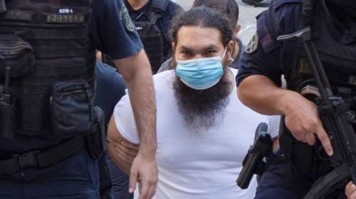 Μονή Πετράκη: Χωρίς τα ράσα στον εισαγγελέα ο ιερέας που έριξε το βιτριόλι στους Μητροπολίτες - Δίωξη για κακούργημα [Εικόνες]