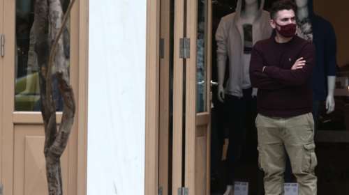 Επιτροπή λοιμωξιολόγων: Δύσκολο το άνοιγμα του λιανεμπορίου σε Θεσσαλονίκη, Αχαΐα και Κοζάνη τη Δευτέρα