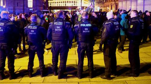 Συναγερμός στο Ντίσελντορφ: Η αστυνομία απέκλεισε χριστουγεννιάτικη αγορά - Αναφορές για απειλή