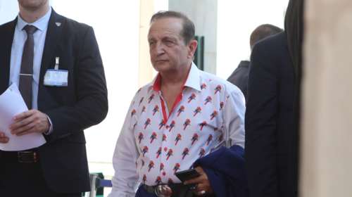 Ο Σπύρος Μπιμπίλας κατήγγειλε ότι δέχτηκε χυδαία επίθεση στον δρόμο - Μετά την ψήφιση του γάμου των ομόφυλων ζευγαριών