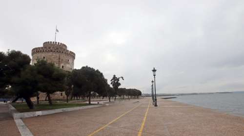 Ζεστάθηκαν και έκαναν γυμνισμό… στην παραλία Θεσσαλονίκης [βίντεο]