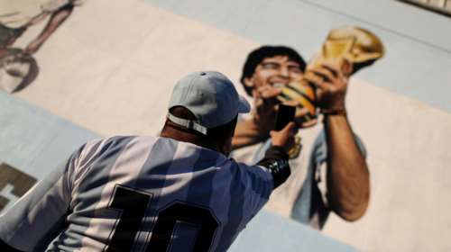 Μαραντόνα: Το δικαστήριο αποφάσισε ποιοι θα χρησιμοποιούν για εμπορικούς λόγους το όνομά του