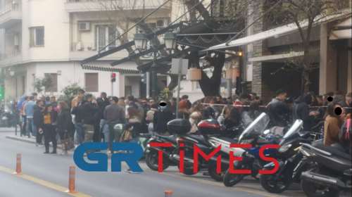Θεσσαλονίκη: Συνωστισμός και πρωτοφανείς ουρές για ποτό στο Κέντρο - Άμεση επέμβαση της ΕΛΑΣ [εικόνες, βίντεο]