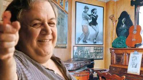 Μαγεμένος Αυλός: Το δεύτερο σπίτι του Μάνου Χατζιδάκι στο Παγκράτι - Οι καυγάδες με τον Μίκη και η ιστορία με τα κλειδιά