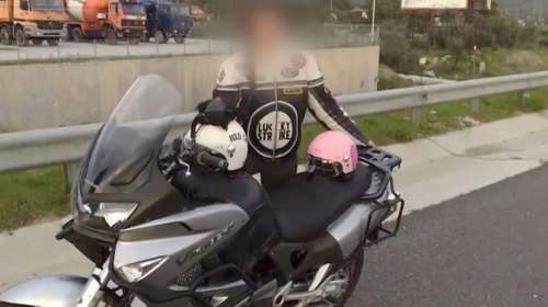 "Το μαρτύριό μας τελείωσε", είπε η σύζυγος του 45χρονου αστυνομικού της Βουλής που βίαζε τα παιδιά του