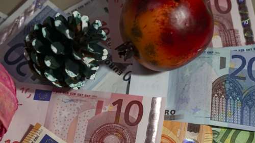 Δώρο Χριστουγέννων: Η μεγάλη παγίδα - Γιατί κινδυνεύουν με &quot;κούρεμα&quot; χιλιάδες εργαζόμενοι