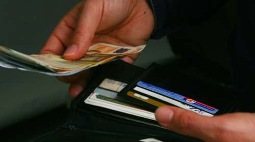 Μπαράζ πληρωμών μέχρι το τέλος του έτους - Τι θα λάβουν εργαζόμενοι, συνταξιούχοι και ευάλωτες ομάδες