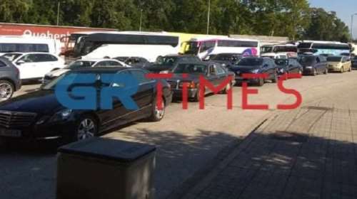 Δειγματοληπτικά τεστ: Ατελείωτες ουρές στα σύνορα στον Προμαχώνα - Έως και μία ώρα αναμονή για τους τουρίστες [βίντεο]